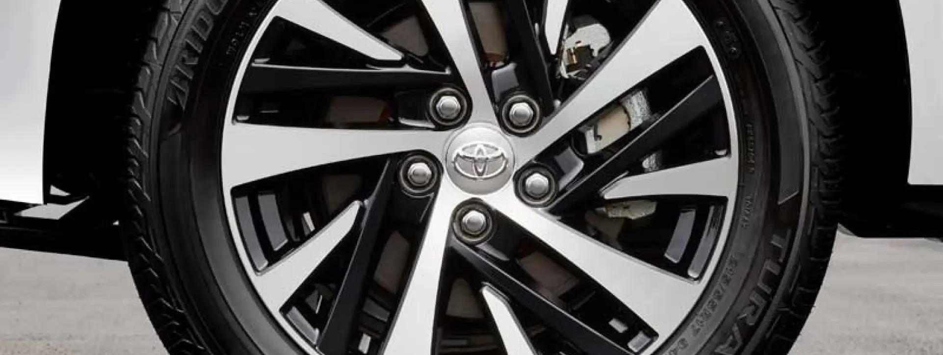 Toyota Innova Crysta Diamond Cut Alloy