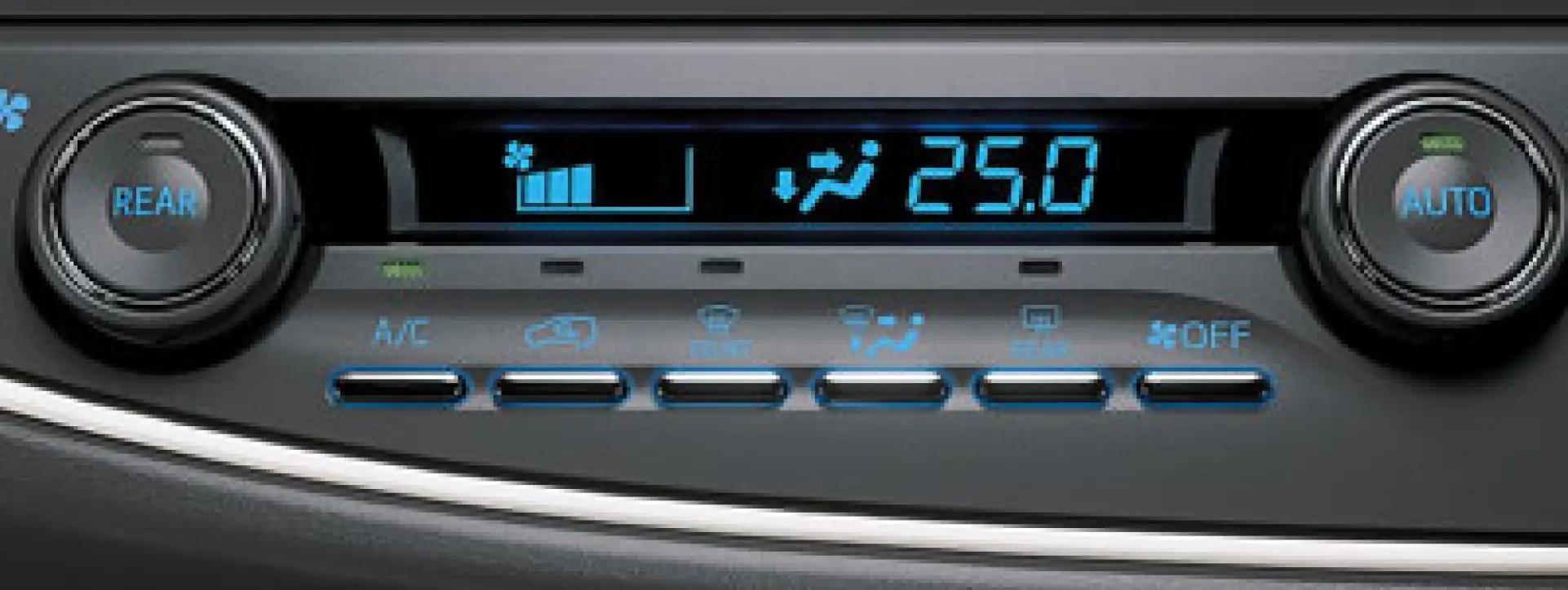 Toyota Innova Crysta Climate Control
