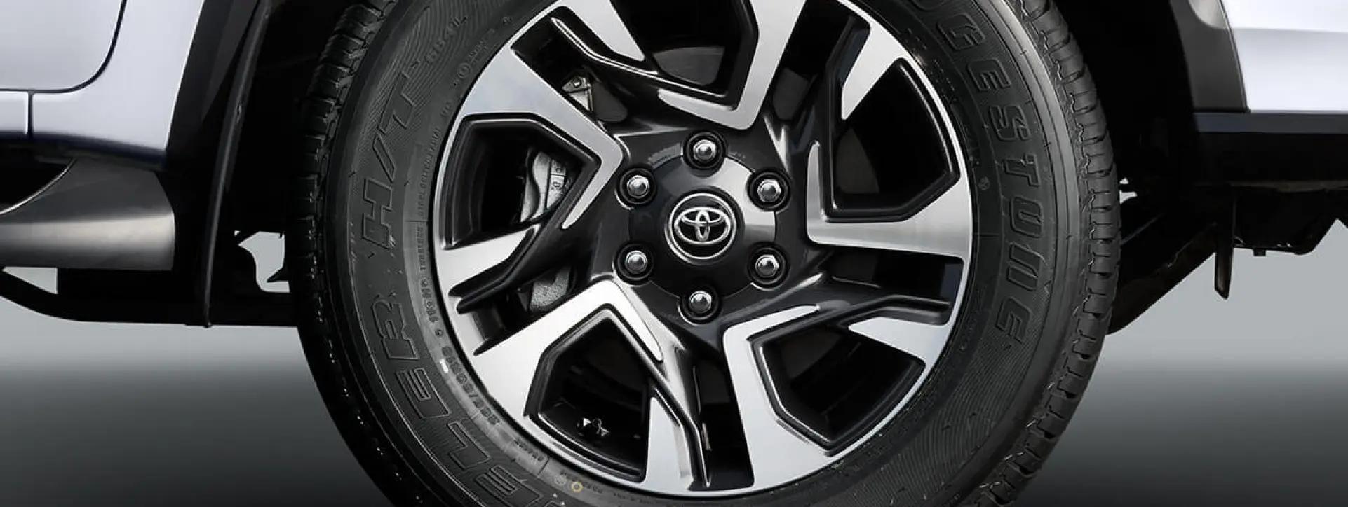 Toyota Legender 18" Alloy Wheels