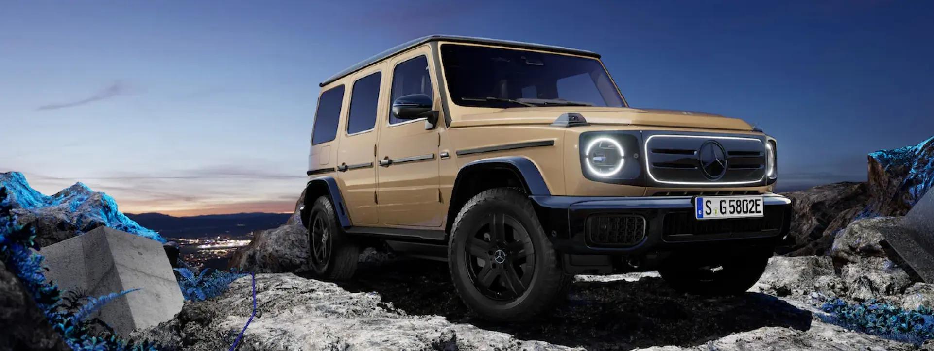 Mercedes-Benz G-Class Right Front Three Quarter