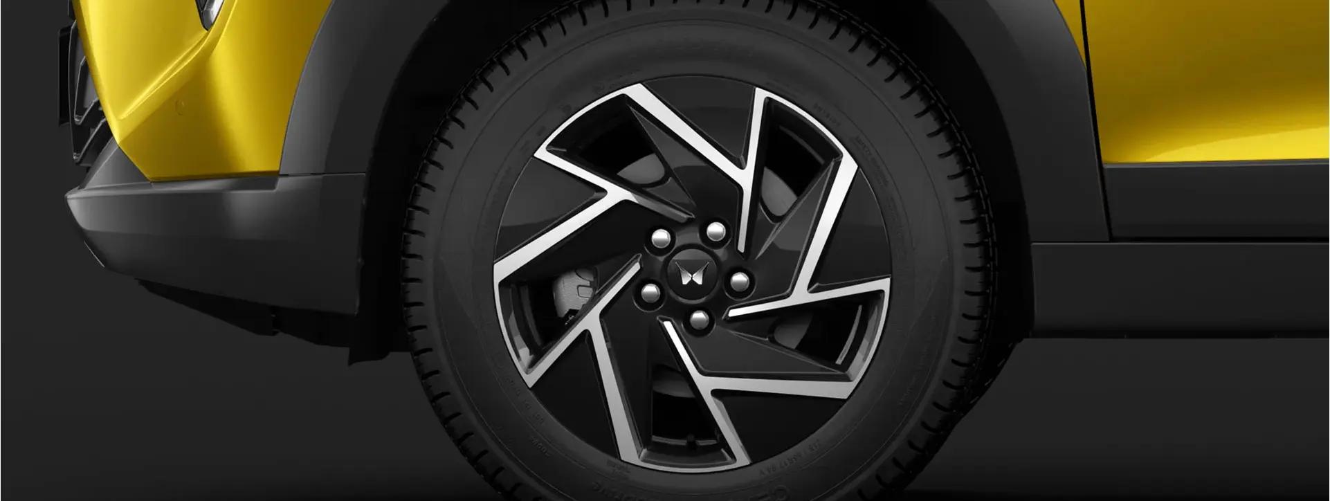 Mahindra XUV 3XO R17 Alloy Wheels