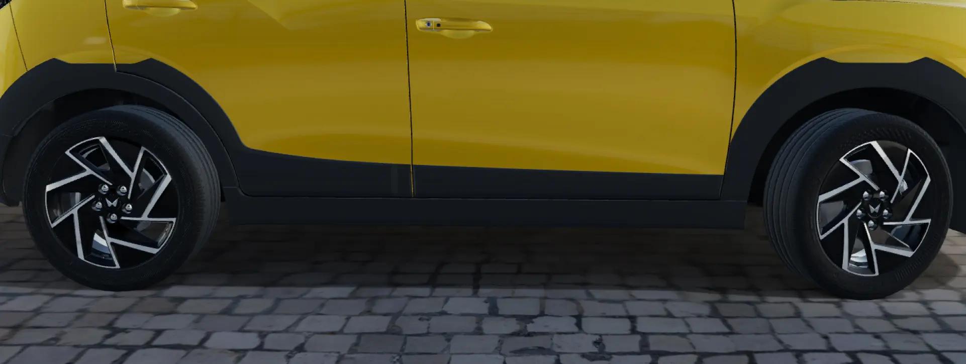 Mahindra XUV 3XO Side Moulding