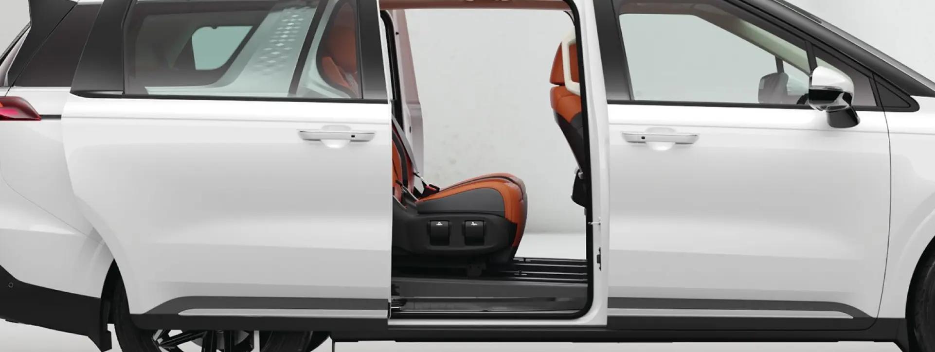 Kia Carnival Right Side View