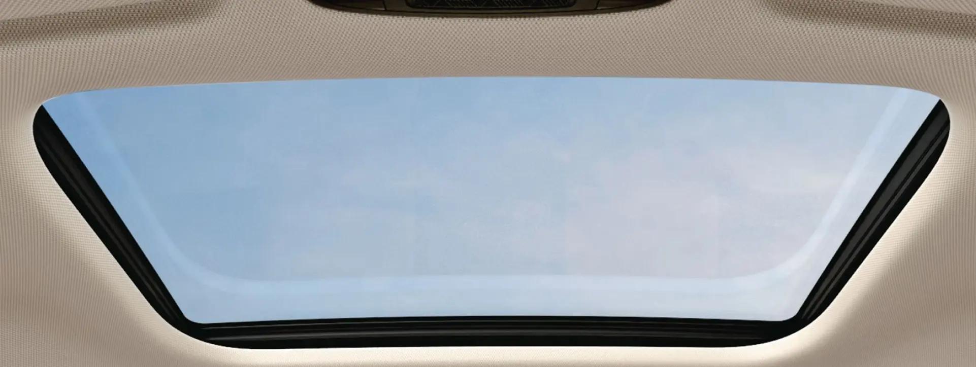 Kia Carnival Left View Sunroof/Moonroof