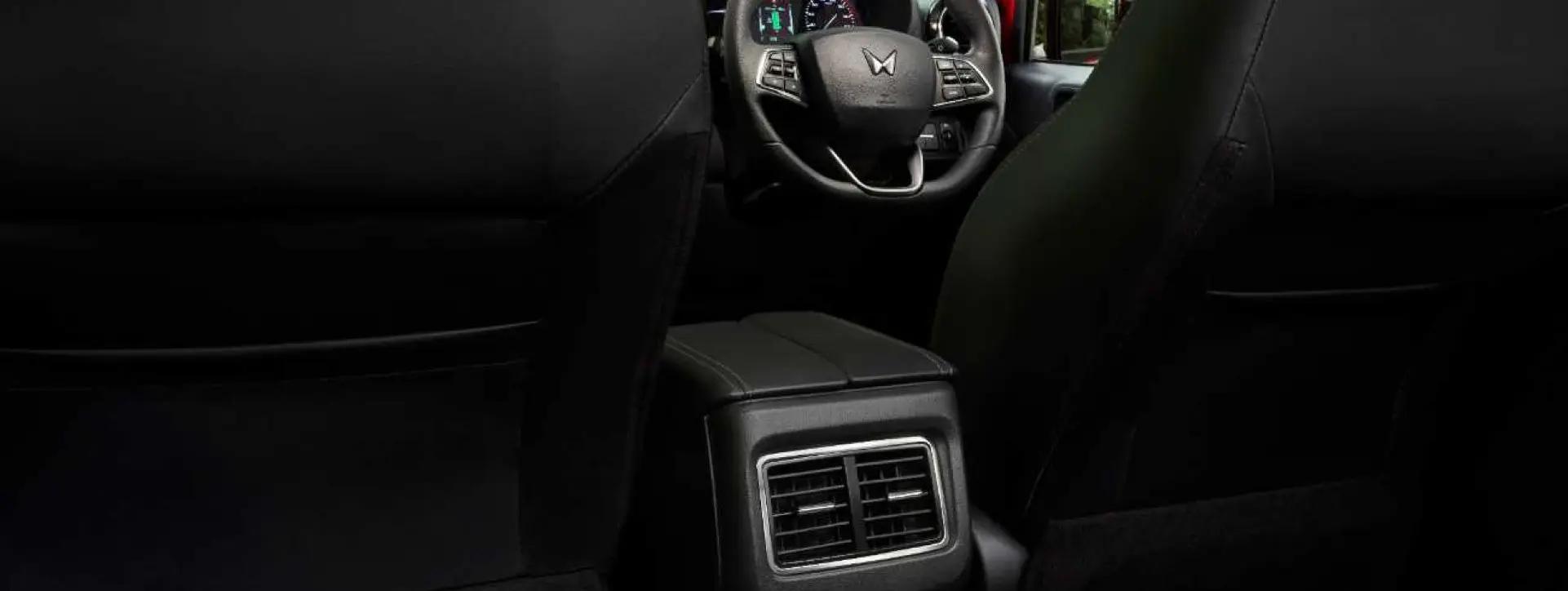 Mahindra Thar 26.03 cm HD Infotainment