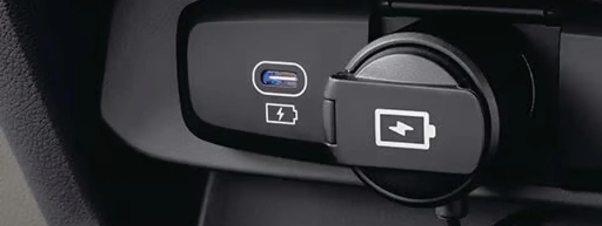 Hyundai	Aura Fast USB charger (Type C)