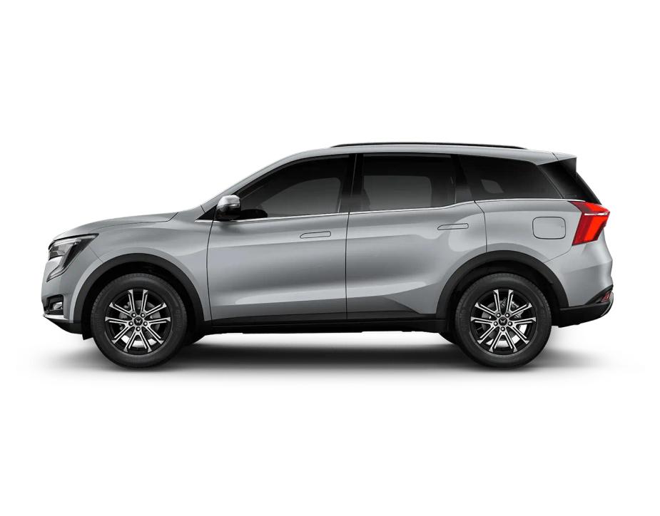 Mahindra XUV 700 AX7 Diesel Manual 6 STR - DAZZLING SILVER