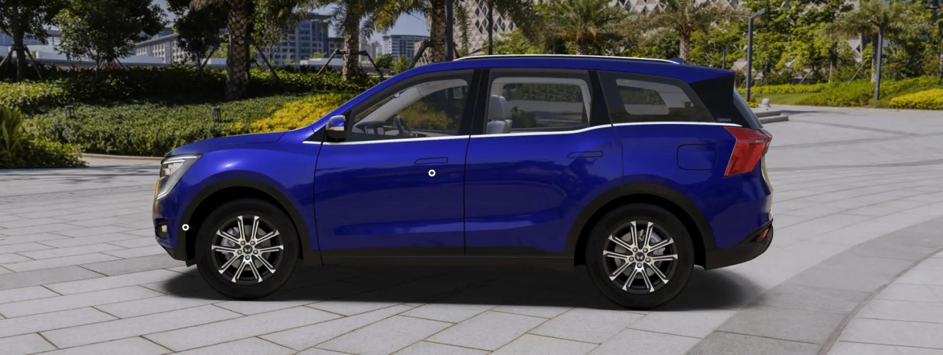 Mahindra XUV 700 Right Side View Mahindra XUV 700 Right Side View