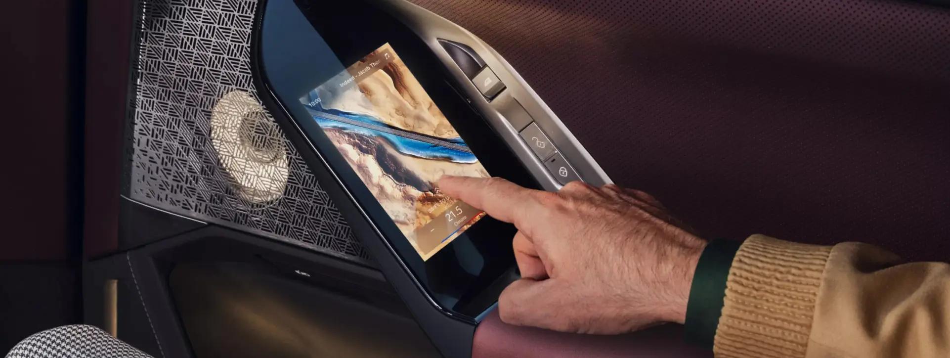 BMW 7 Series 5.5" Door Touchscreen BMW 7 Series 5.5" Door Touchscreen