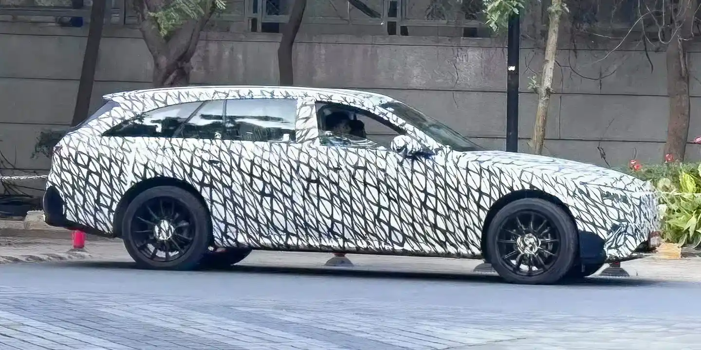 Mercedes-Benz E-Class Estate Side View