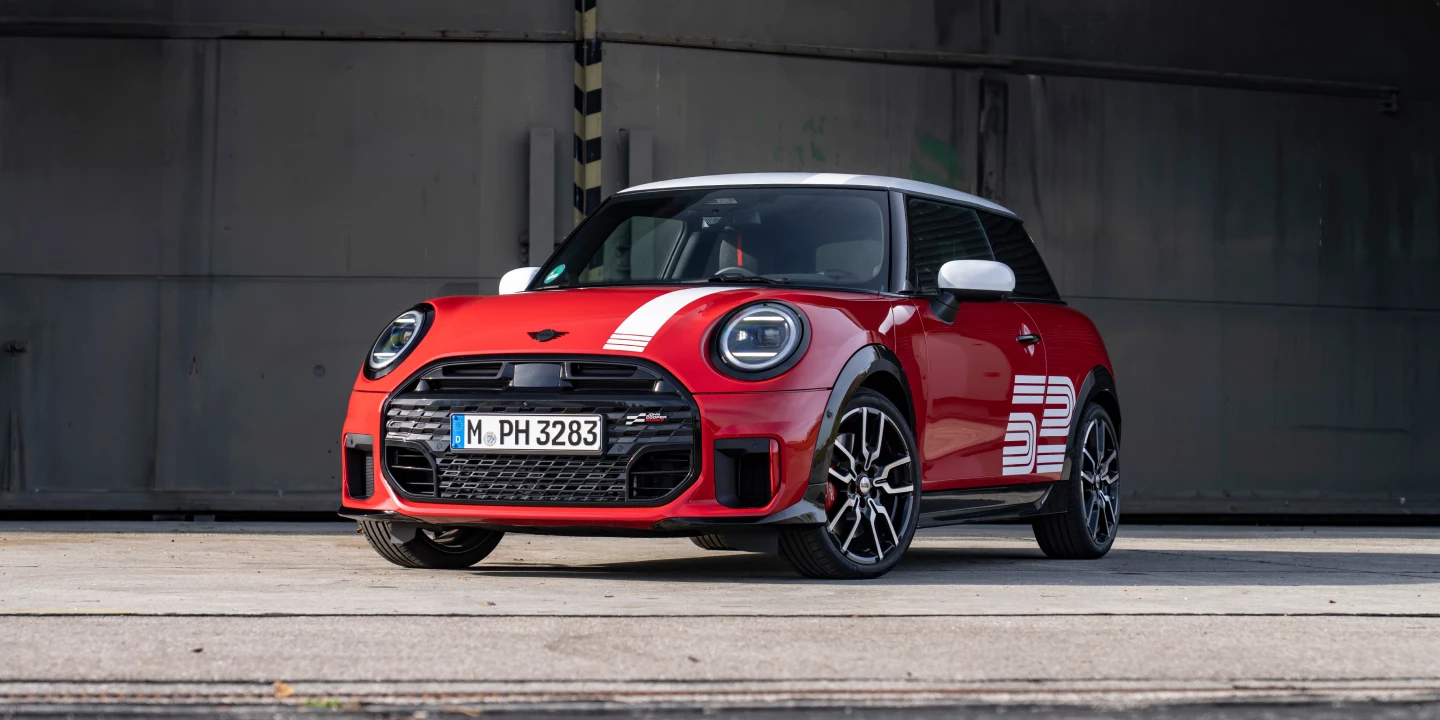 A Tribute to 1965: Mini Cooper S Victory Edition Hits India at Rs 57.50 Lakh 1 A Tribute to 1965_ Mini Cooper S Victory Edition Hits India at Rs 57.50 Lakh-4
