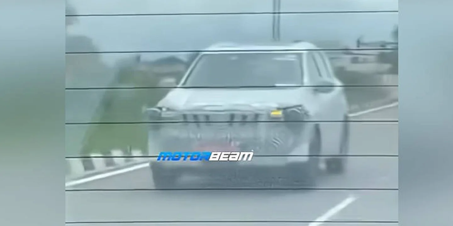 Mahindra XUV700 Facelift Spotted Testing – Fresh Design & Advanced Tech
