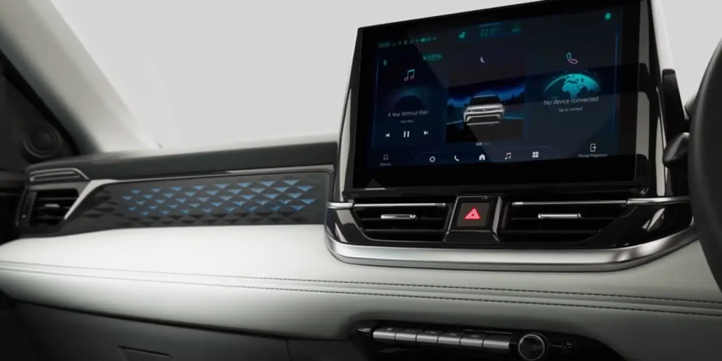 How much bigger is Victoris’ infotainment screen