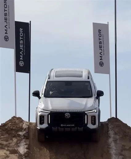 MG Majestor Variants Explained: Sharp vs Savvy Features 2 MG Majestor Sharp