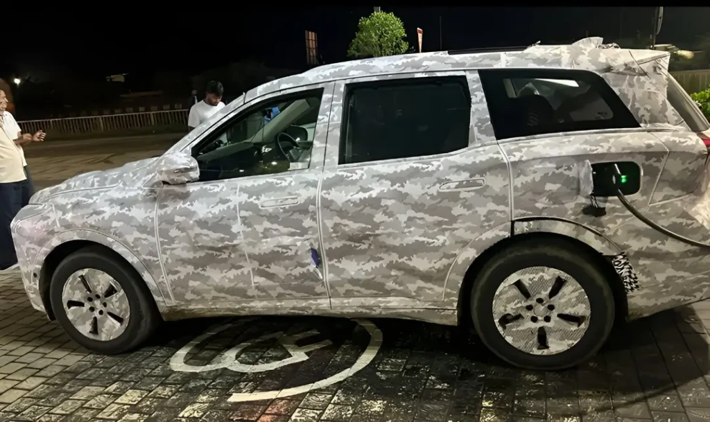 Mahindra XEV 7e (XUV700 Electric); Spotted Charging Publicly Launch Expected Soon