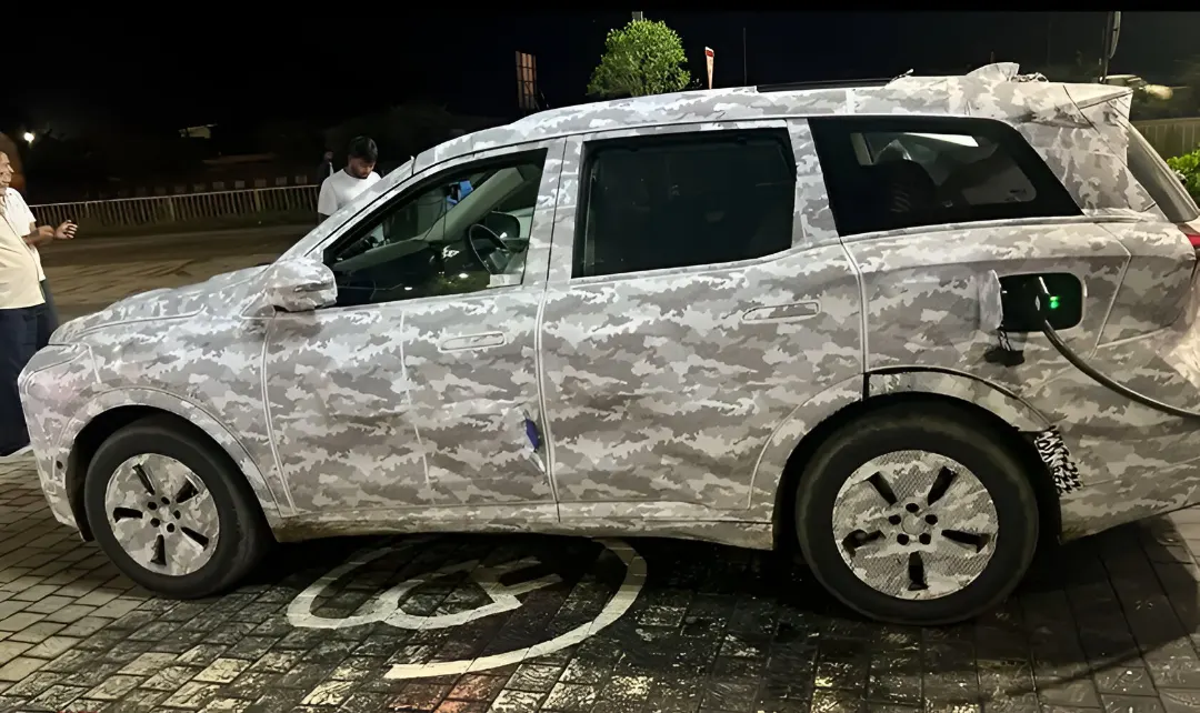 News image for Mahindra XEV 7e (XUV700 Electric); Spotted Charging Publicly Launch Expected Soon