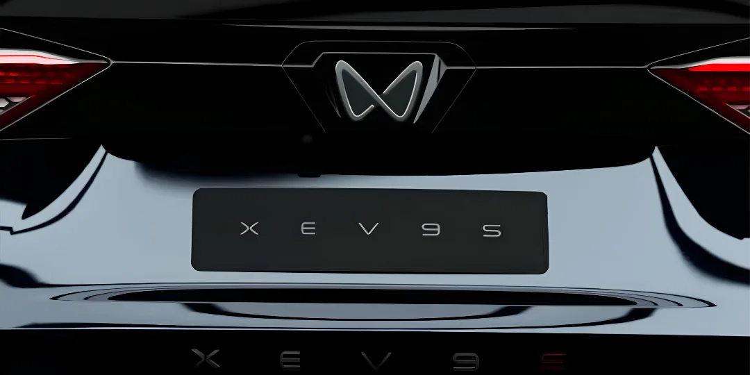 Mahindra XEV 9S back view