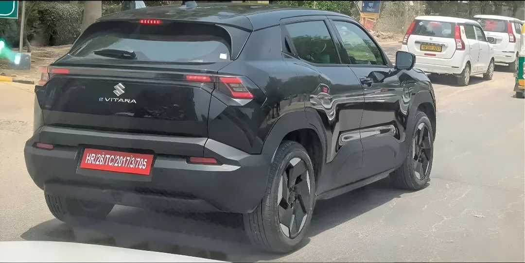 Spy Shots_ Maruti Suzuki e-Vitara Facelift