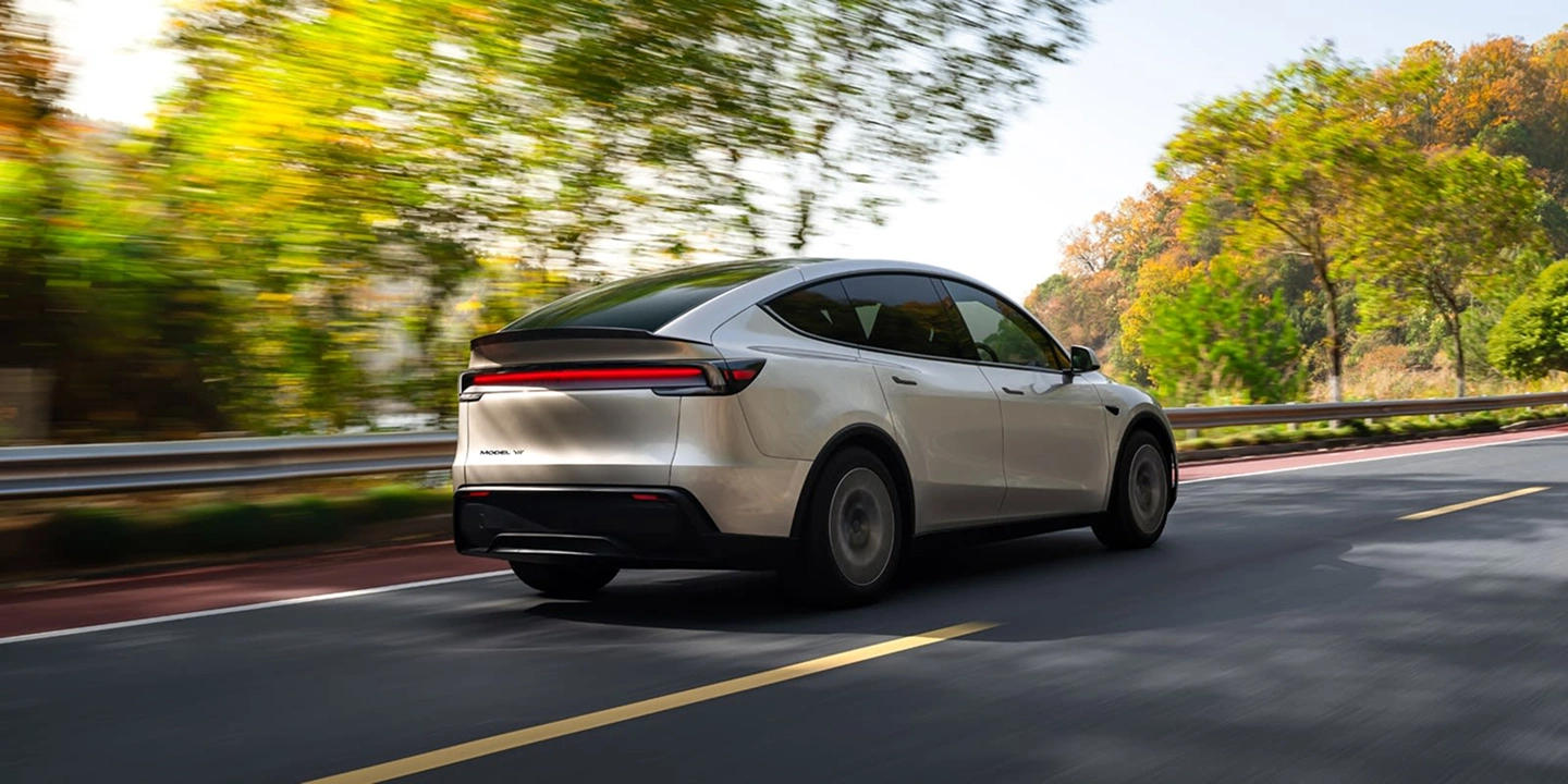 Tesla’s New 6-Seater SUV is Here! Model Y Long Wheelbase Debuts at ₹61.99 Lakh-2