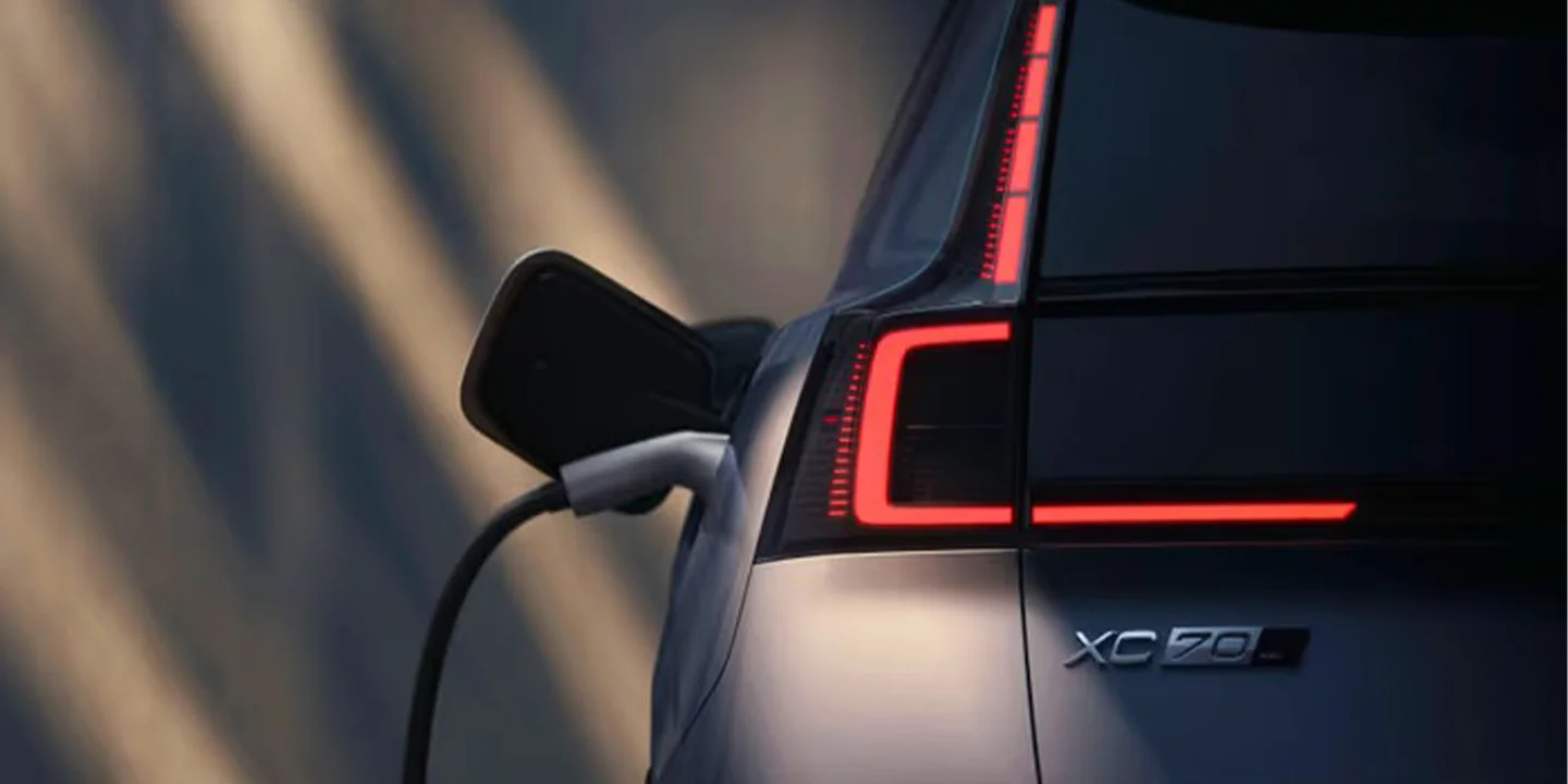 Volvo XC70 Plug-In Hybrid SUV – A New Era in Electric Mobility and Luxury