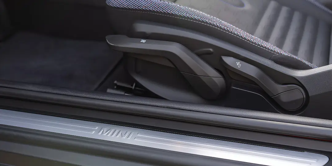 Mini Convertible logo interior