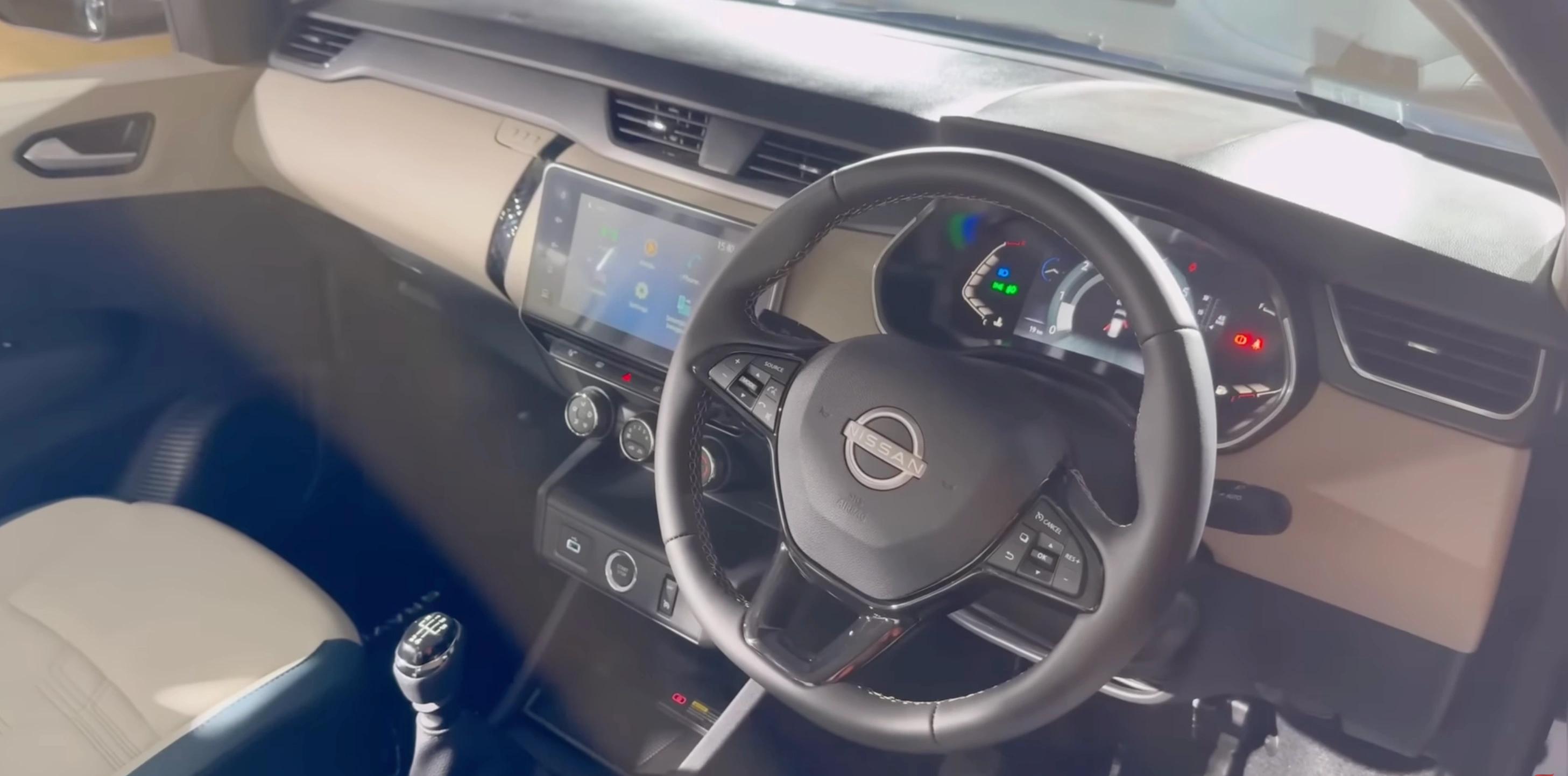 nissan gravite interior