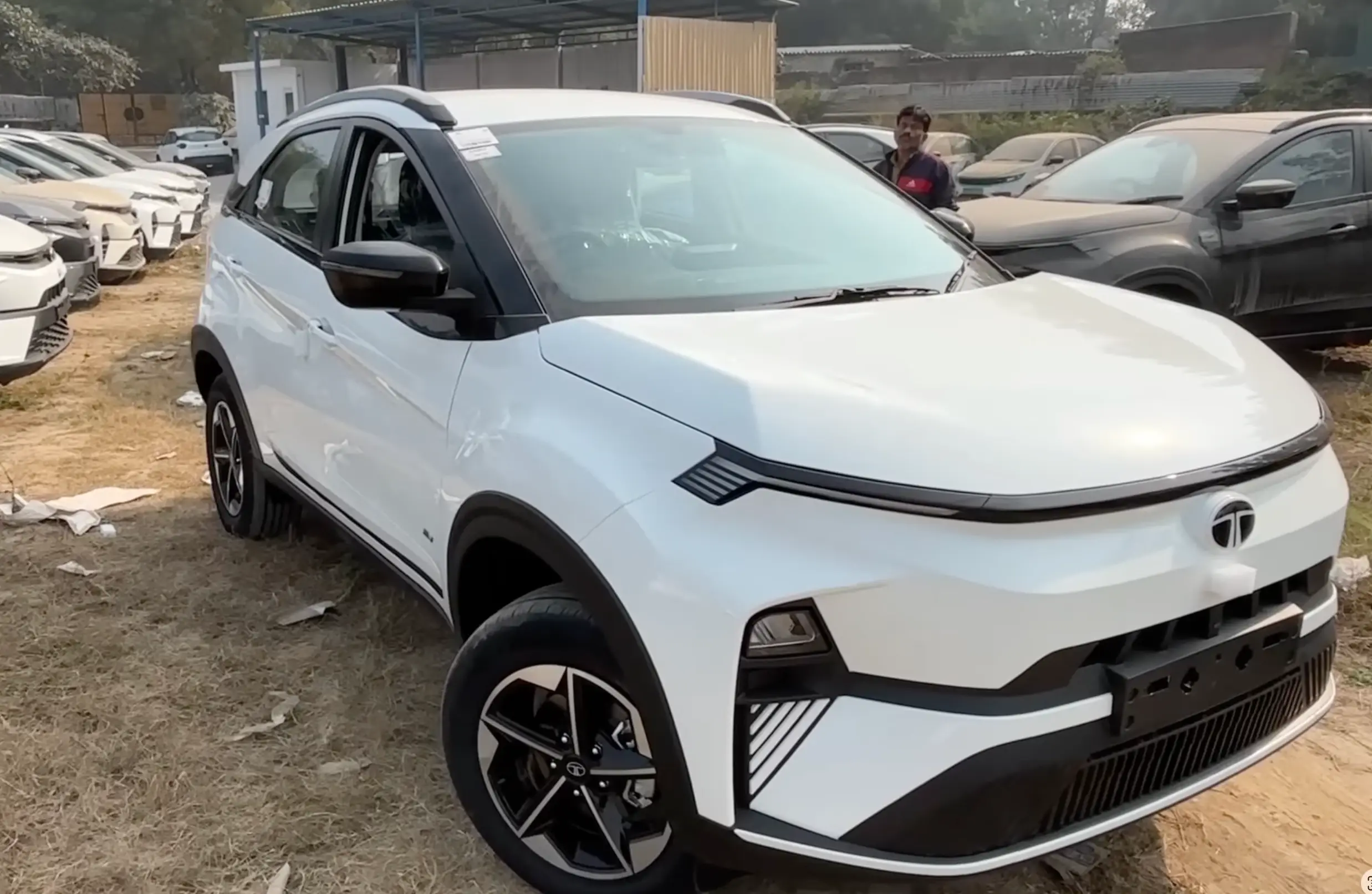 Maruti Suzuki e Vitara vs. Tata Nexon EV: Which Electric SUV Should You Buy? 3 tata nexon