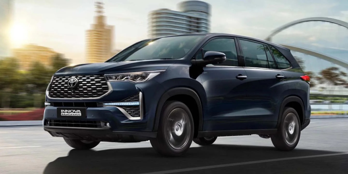 Toyota Innova Hycross and Crysta waiting period in April 2025